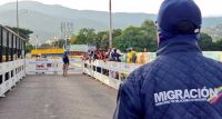 Colombia y Venezuela restablecen paso por la frontera este lunes