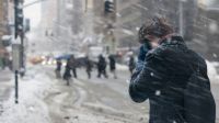 Prolongada tormenta invernal causa cortes de electricidad e interrupciones de los viajes